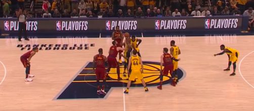 The tip off at Game 3 of the series. [Image credit: MLG Highlights/YouTube screencap]