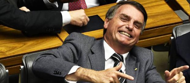 Bolsonaro surpreende e comparece a casamento de fã - com.br Bolsonaro surpreende e comparece a casamento de fã - com.br