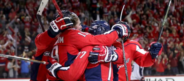 Los Capitals han renacido de sus cenizas para tomar ventaja en su serie contra Columbus. NHL.com. Los Capitals han renacido de sus cenizas para tomar ventaja en su serie contra Columbus. NHL.com.