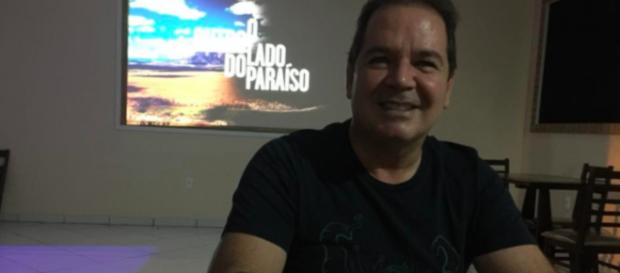 Tião Viana assistir TV, mas de costa, para não ver a Rede Globo Tião Viana assistir TV, mas de costa, para não ver a Rede Globo