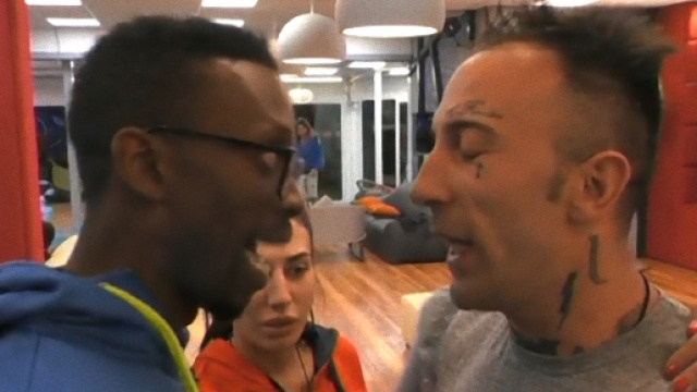 Grande Fratello: accesa lite tra Simone Coccia e Baye Dame.