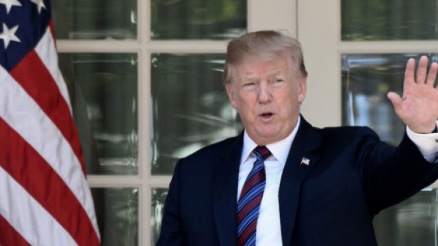 Trump gioca al rialzo e usa i dazi come ricatto.