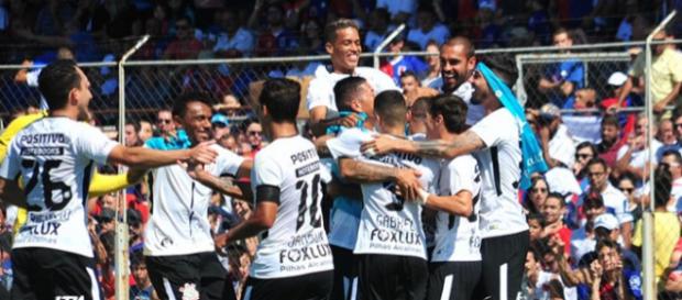 Corinthians vence o Paraná por 4 a 0 e ganha elogios dos rivais Corinthians vence o Paraná por 4 a 0 e ganha elogios dos rivais