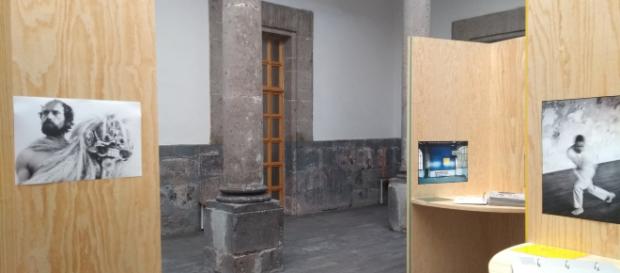 Estallar las apariencias se ha montado en objetos móviles con engargolados de gran formato. Estallar las apariencias se ha montado en objetos móviles con engargolados de gran formato.