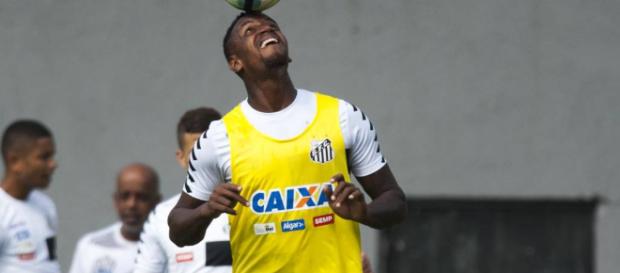 Jogador atuou em apenas dez partidas com a camisa do Santos Jogador atuou em apenas dez partidas com a camisa do Santos