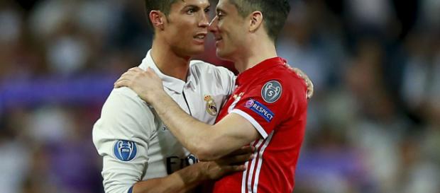 Son las dos de la tarde y la temperatura es de casi 30 grados, lo cual es muy inusual para la primavera en Munich Lewandowski Son las dos de la tarde y la temperatura es de casi 30 grados, lo cual es muy inusual para la primavera en Munich Lewandowski