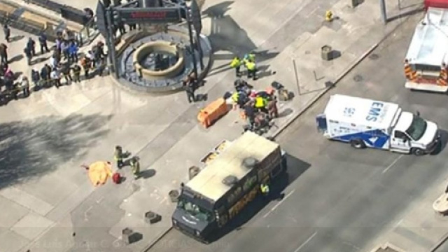 Furgone travolge un gruppo di pedoni, 9 morti e 16 feriti: ecco dove è accaduto