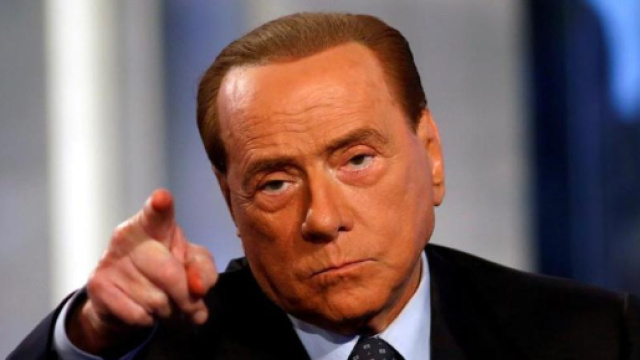 Nuova polemica tra Berlusconi e i 5 Stelle.