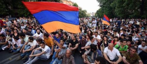 Armenia, primo ministro lascia l'incarico dopo le proteste della popolazione - iulm.it