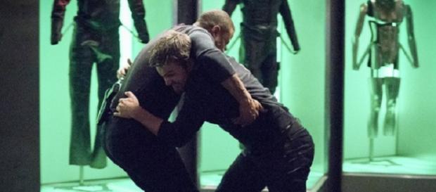 David Ramsey habló sobre cómo esa gran pelea de Arrow continuará impactando en el show. David Ramsey habló sobre cómo esa gran pelea de Arrow continuará impactando en el show.