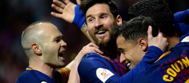 Messi le da otro trofeo más al Barcelona. Messi le da otro trofeo más al Barcelona.