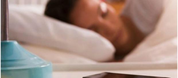 Por qué es peligroso dormir con el celular cerca de la cama? - com.mx Por qué es peligroso dormir con el celular cerca de la cama? - com.mx