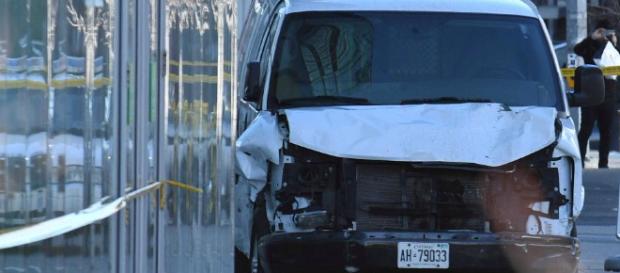 Toronto: Van fährt in Menschengruppe - neun Tote - rp-online.de Toronto: Van fährt in Menschengruppe - neun Tote - rp-online.de