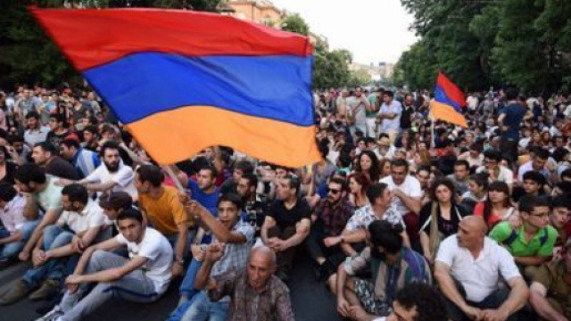 Armenia, primo ministro lascia l'incarico dopo le proteste della popolazione - iulm.it