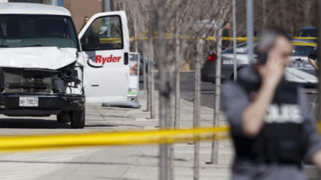 Toronto : Une camionnette fait 10 morts, le conducteur arrêté