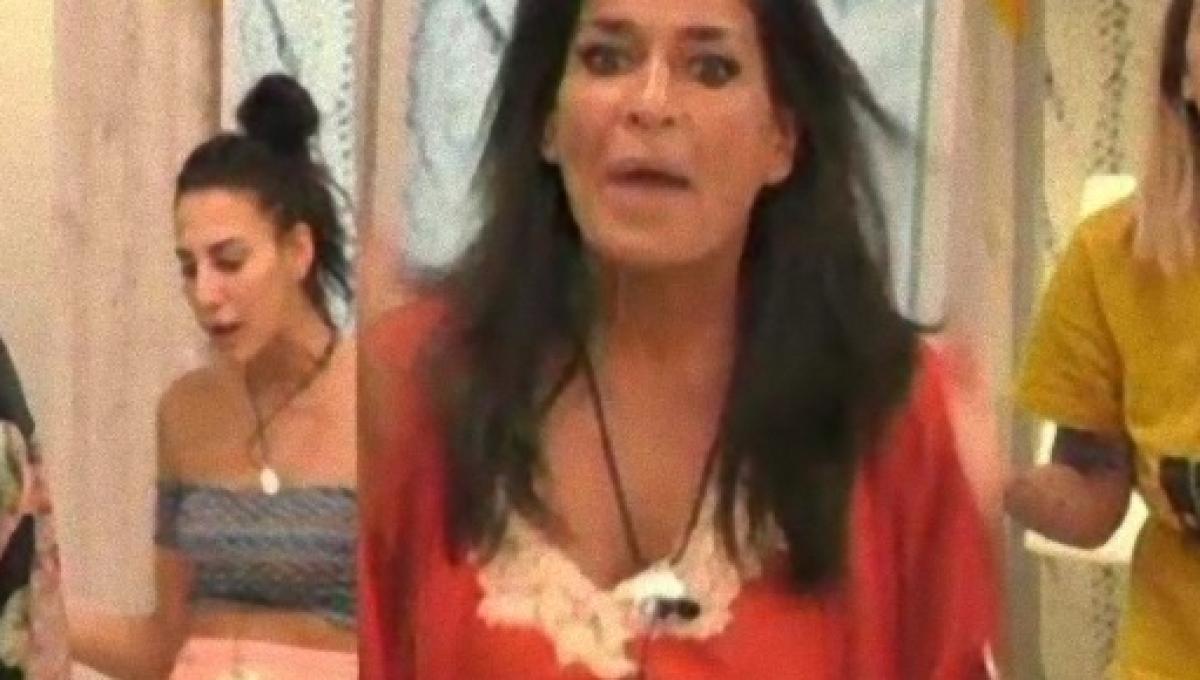 Grande Fratello 15 Ecco Chi Ha Vomitato E Lasciato Il Bagno Sporco