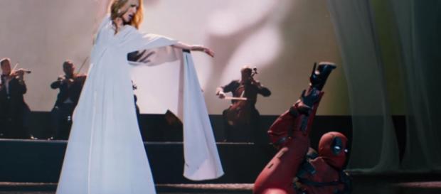 Céline Dion et Deadpool pendant le clip "Ashes" Céline Dion et Deadpool pendant le clip "Ashes"