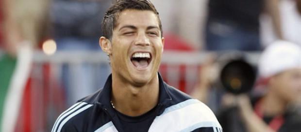 Cristiano Ronaldo Kicked A Ball So Hard It Knocked Someone Out ... - sickchirpse.com Cristiano Ronaldo Kicked A Ball So Hard It Knocked Someone Out ... - sickchirpse.com