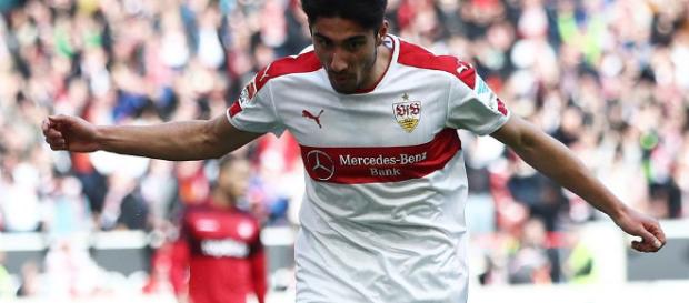 Der FC Arsenal beobachtet Berkay Özcan vom VfB Stuttgart Der FC Arsenal beobachtet Berkay Özcan vom VfB Stuttgart