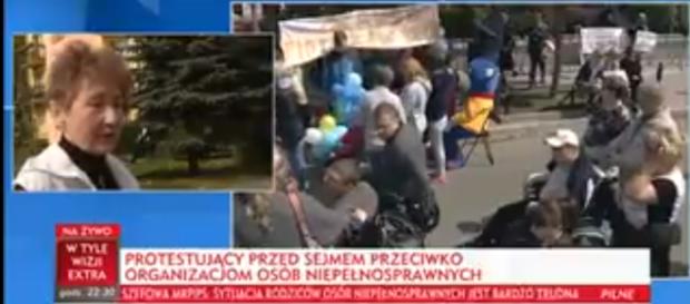Fragment relacji spod Sejmu od TVP Info (tvp.info). Fragment relacji spod Sejmu od TVP Info (tvp.info).