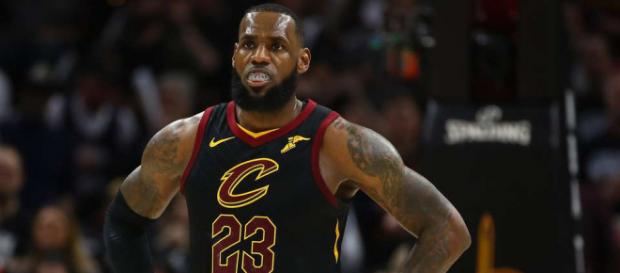 LeBron James Carries Cavaliers Past Pacers in Game 5 (Image via Givemesport/Youtube) LeBron James Carries Cavaliers Past Pacers in Game 5 (Image via Givemesport/Youtube)