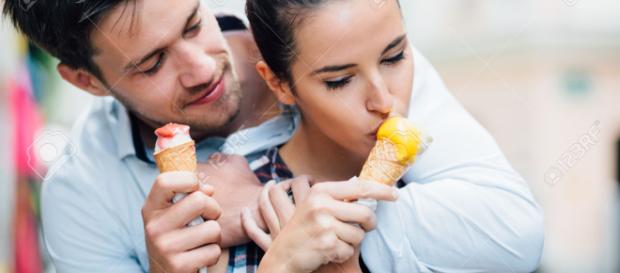 Un romance casual podría brotar Un romance casual podría brotar