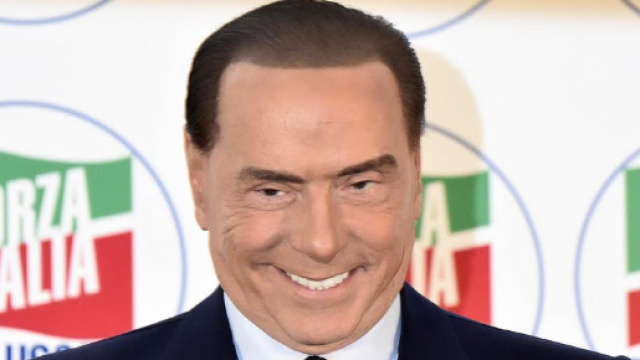 Berlusconi attacca il M5S: 'La gente si sente come gli ebrei davanti al primo Hitler'.