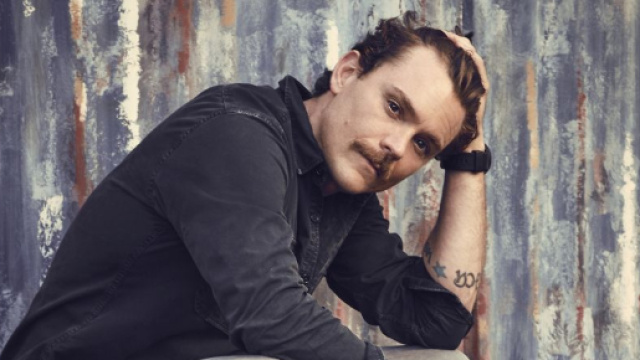 L'arme Fatale : L'acteur Clayton Crawford donne une explication à ses fans !