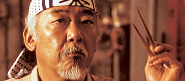 Continuando con el tributo del Sr. Miyagi Continuando con el tributo del Sr. Miyagi