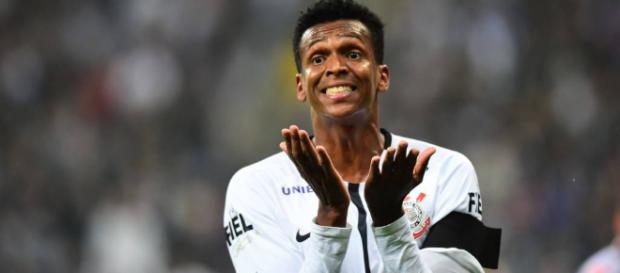 Desde o início do ano no futebol japonês, o centroavante Jô ainda tem valores a receber do Corinthians Desde o início do ano no futebol japonês, o centroavante Jô ainda tem valores a receber do Corinthians