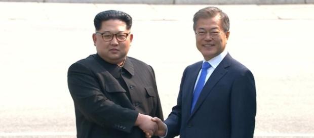 Korea-Gipfel: Kim Jong-un und Moon Jae-in führen Abrüstungs-Gespräche - bild.de Korea-Gipfel: Kim Jong-un und Moon Jae-in führen Abrüstungs-Gespräche - bild.de