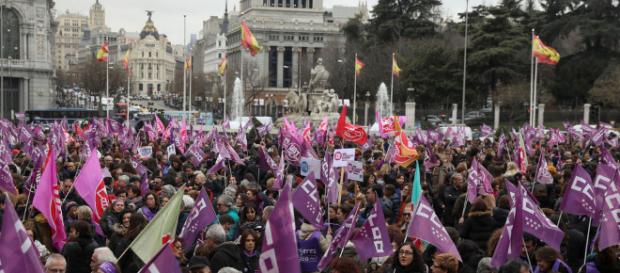 Las mujeres desbordan las calles de toda España con una protesta ... - elespanol.com Las mujeres desbordan las calles de toda España con una protesta ... - elespanol.com