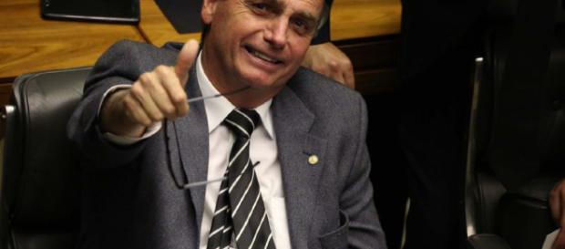 Vídeo de anúncio de mandado de prisão de Bolsonaro é falso Vídeo de anúncio de mandado de prisão de Bolsonaro é falso