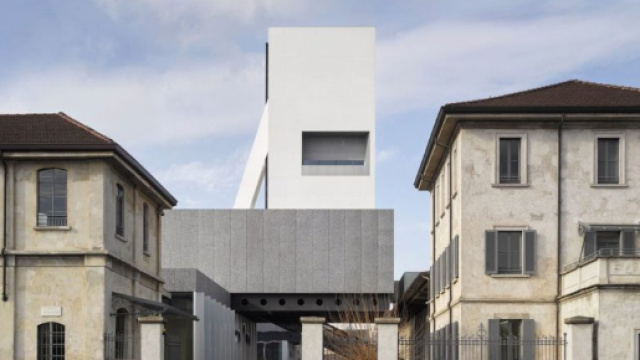 FONDAZIONE PRADA CON LA TORRE DI REM KOOLHAAS ALTA 60METRI