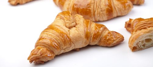 A croissant breakfast is a delicious alternative to biscuits. [Image source: Max Pixel]