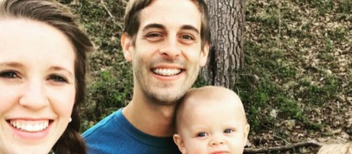 Derick Dillard with his wife Jill Duggar and two sons / Photo via Derick Dillard, Instagram