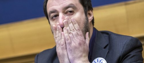 Salvini impiccato a testa in giù
