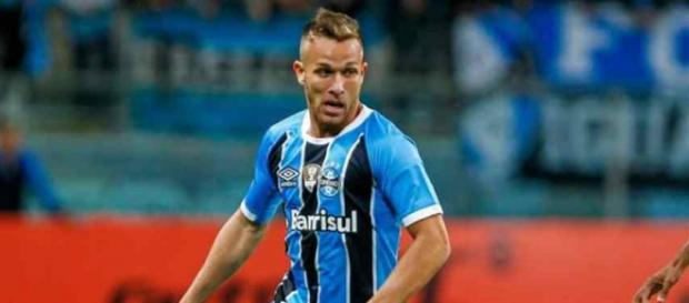Arthur tem acordo com o Barcelona Arthur tem acordo com o Barcelona