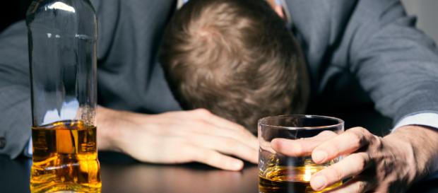 Famílias tem sido vítimas do alcoolismo. Famílias tem sido vítimas do alcoolismo.