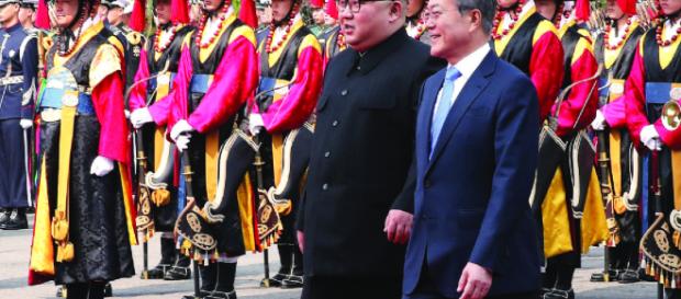 Kim y Moon dan inicio a cumbre con histórico apretón de manos ... - paginasiete.bo Kim y Moon dan inicio a cumbre con histórico apretón de manos ... - paginasiete.bo