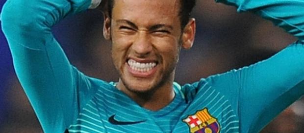 Neymar nega ser sócio de uma boate. Neymar nega ser sócio de uma boate.
