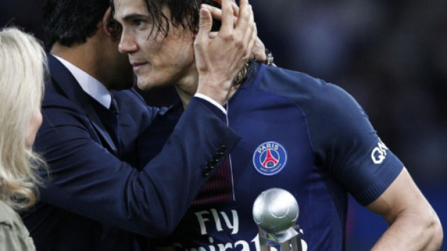 PSG : Cavani a reçu son trophée de meilleur buteur de Ligue 1 - Le ... - leparisien.fr