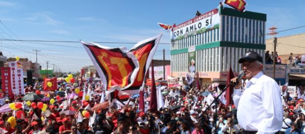 AMLO, el Mesias Tropical que nos llevará al despeñadero. AMLO, el Mesias Tropical que nos llevará al despeñadero.
