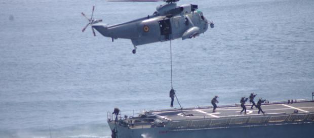 ¡ASALTO! Los miembros de la FUGNE abordan el buque secuestrado e inician el rescate ¡ASALTO! Los miembros de la FUGNE abordan el buque secuestrado e inician el rescate