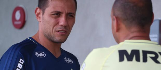 Vice do Fla fala sobre Diego Alves tacar café em torcedor Vice do Fla fala sobre Diego Alves tacar café em torcedor