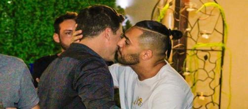 Wesley Safadão e Tirulipa são flagrados se beijando (Foto: Instagram Tirulipa)