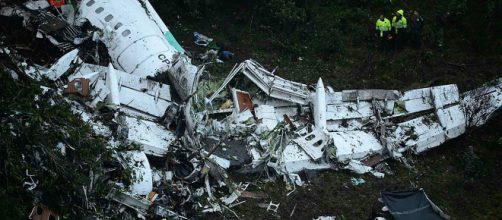 Disastro aereo di Chapecoense in Colombia, i risultati dell'inchiesta: tragedia causata dalla mancanza di carburante.