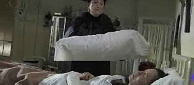 Una Vita, trame maggio 2018: Fabiana muore strangolata da Ursula? Una Vita, trame maggio 2018: Fabiana muore strangolata da Ursula?
