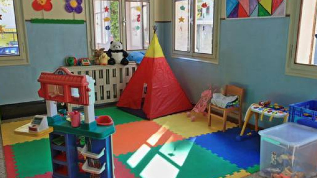 In asilo nido di Roma son state abolite la festa della mamma e del papà per non discriminare le famiglie omogenitoriali (Fonte: Riviera23.it)