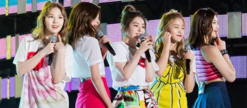 Red Velvet performing at MBC Thank You Festival (Image credit – secret_icecream, Wikimedia Commons)